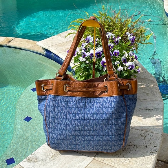 Michael Kors Marina Tote LG Drawstring Tote w/Gold Tone HW - 30S6GMAT3V Denim - Picture 5 of 17